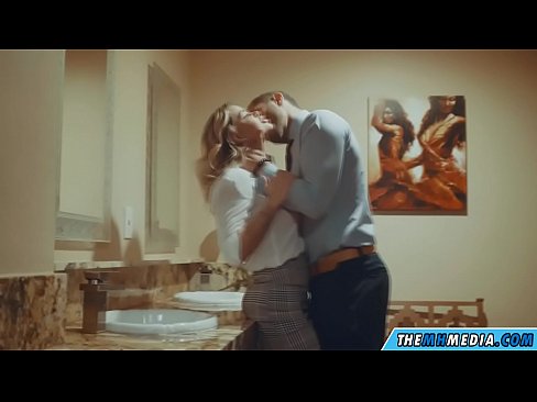 ❤️ Кад те прсата плавуша заведе у јавном тоалету ❤❌ Порно фб код нас